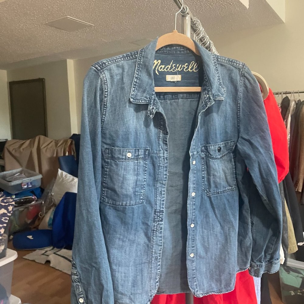 Madewell Denim Button-Down Shirt in Medium Blue